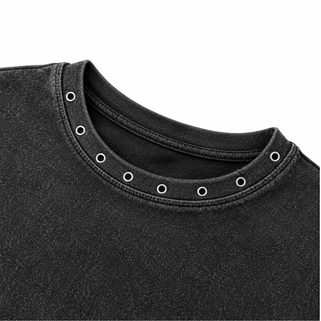 Techno Atzen Cropped Shirt mit Lochnieten