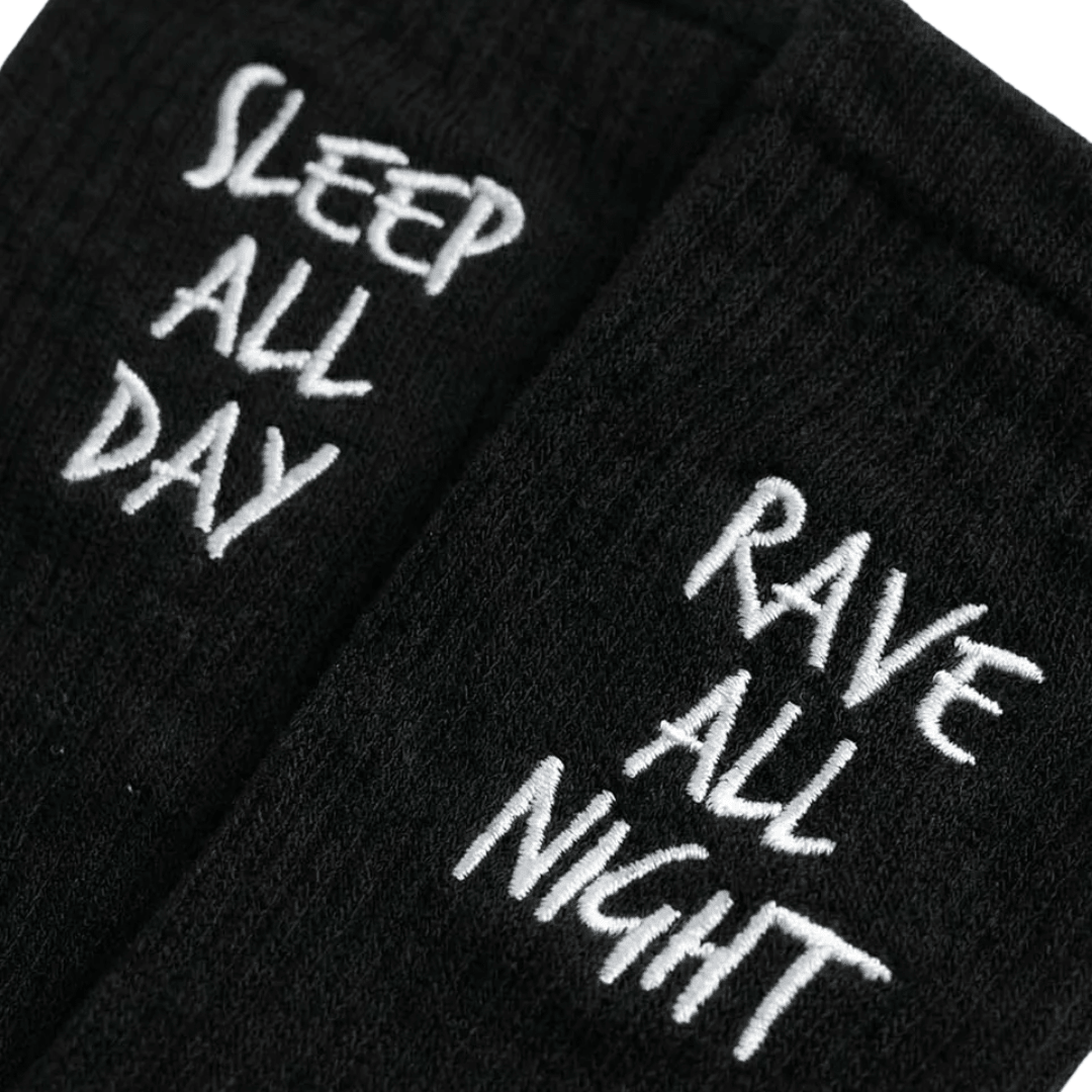Rave All Night Sleep All Day Socken – Schwarz - FestivalStuff