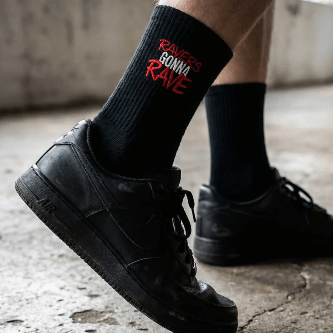 Ravers Gonna Rave Socken – Schwarz - FestivalStuff